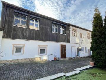 3 Garagen, 3 Carports, komplett umzäunt