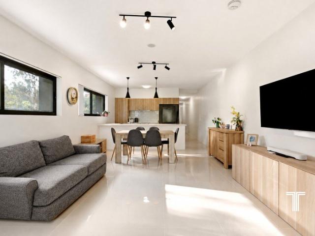 3 Generous Rooms, Ground Level Ease and a Leafy Outlook