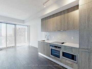 Durham, Ontario - Balcony, Gym, Swimming pool