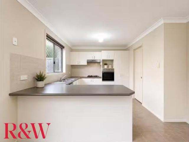 3 Greenwich Walk, Campbelltown House for rent Listed by Prope.