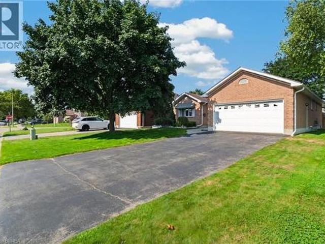 3 Harvey Court, Brantford, ON, N3R 7W6 house for sale | Listing ID 40852 | Royal LePage