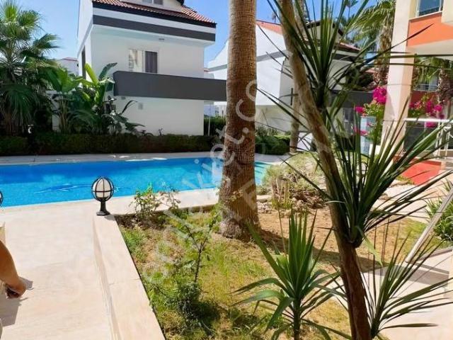 3 Havuzlu Sitede Denize Yakın Yeni Eşyalı Daire