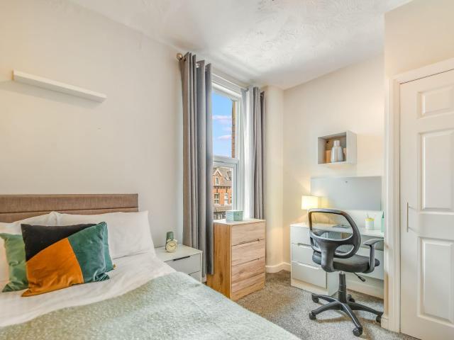 3 Hessle Street Leeds LS6 1EL
