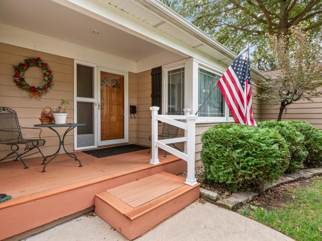3 Hickory Grove Court