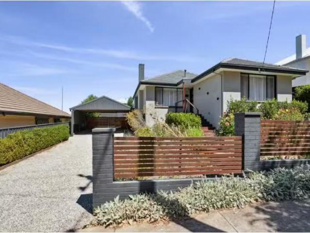 3 Holly Street, Golden Square House for rent Listed by Meagan.