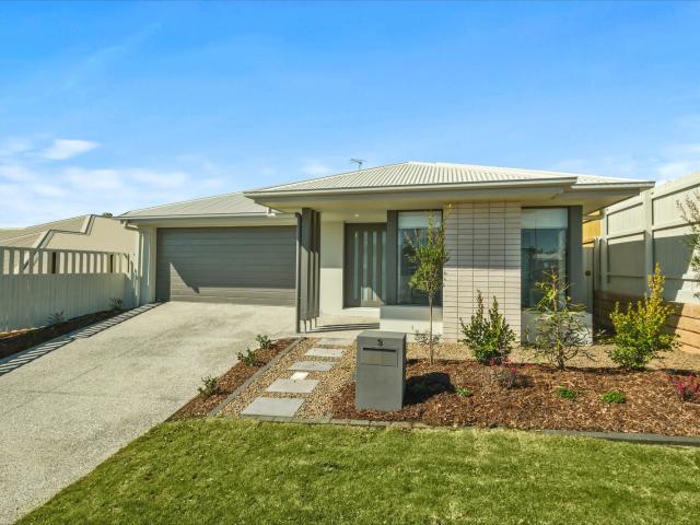 3 Horizon Street, FLAGSTONE, QLD 4280 House for Rent Ray White Forest Lake QLD