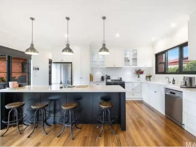 3 Howe Crescent, Ainslie House for rent Listed by Antone Smit.