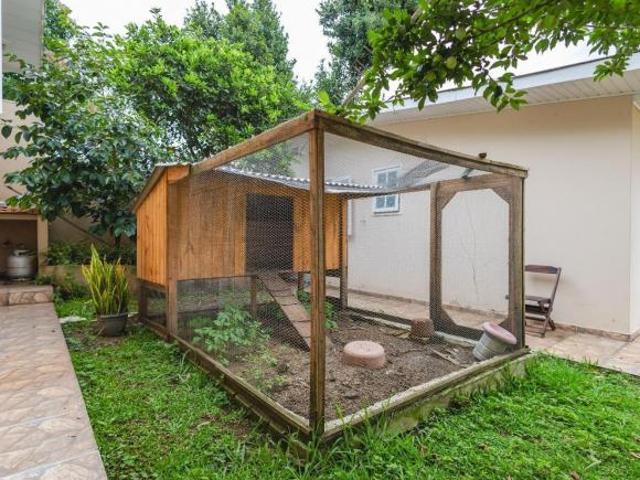 3 imóveis no terreno | 3 casas e vagas para 10 carros no Portão
