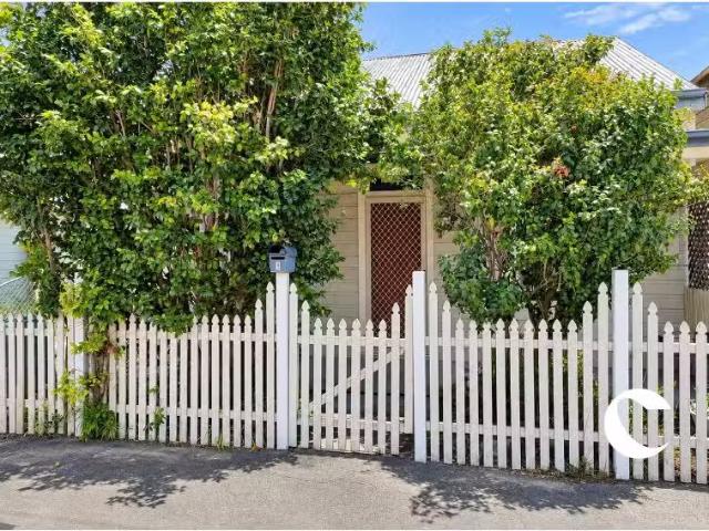 3 Islington Street, Islington House for rent Listed by Tyler.