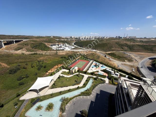 3.istanbul Grand Residence Sitesinde 1+1 Teraslı Satılık Daire