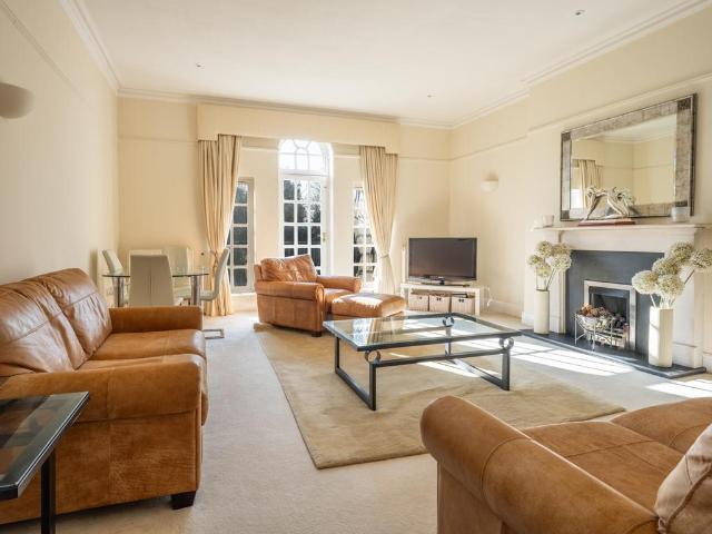3 Jesmond Park West, Tyne and Wear NE7 2 bed flat to rent £1,800 pcm £415 pw