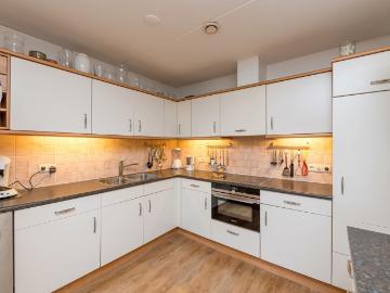 3 kamerappartement, 98 m2 Kale huur 1043 per maand Geschikt voor 2 rustige personen