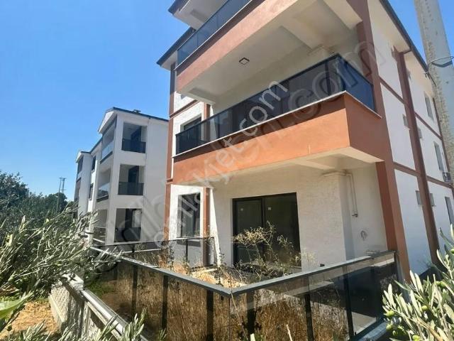 3 Katlı Binanın Giriş Katında, Kendine Özel Bahçeli Sıfır 1+1