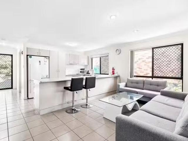 3 Krystelle Close, OXLEY, QLD 4075 House for Rent