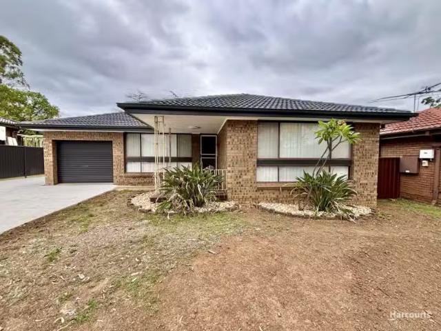 3 Lyrebird Place, Ingleburn House for rent Listed by Campbell.