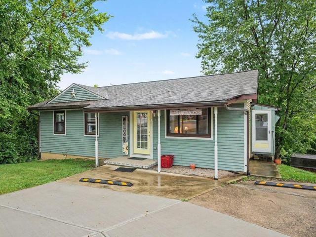 3 Lakeshore Court