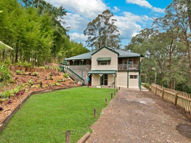 3 LARGE HOMES FAMILY ESTATE SET ON 3.89 HECTARES!