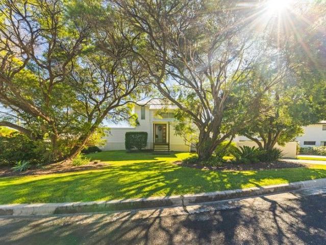 3 Levels | In ground Pool | Boat and Caravan Storage | 4 Car Accomodation| Ocearviews