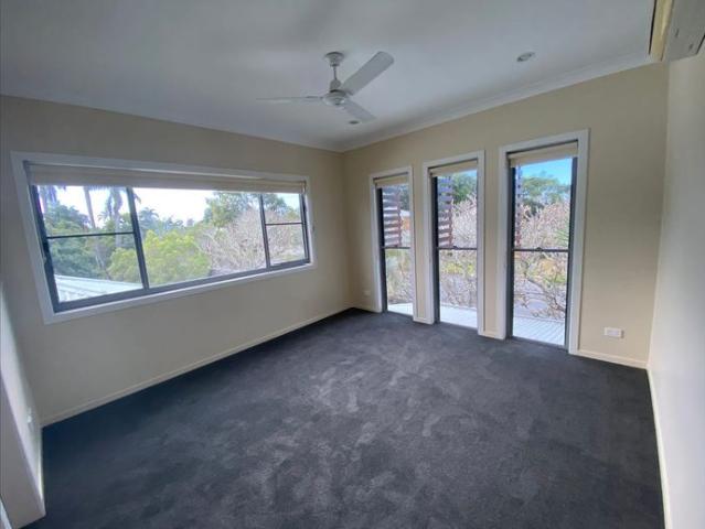 3 levels of living close to schools shops and beach