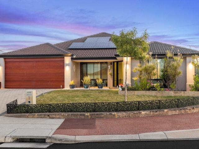 3 living areas + activity A perfect family home