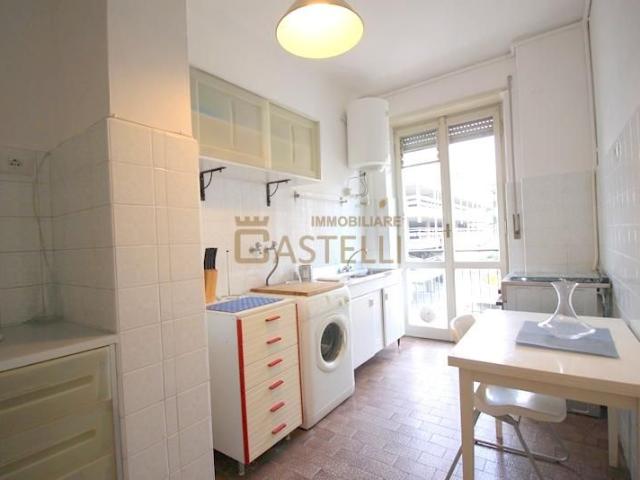3 Locali Via Lodovico Muratori 1.300€