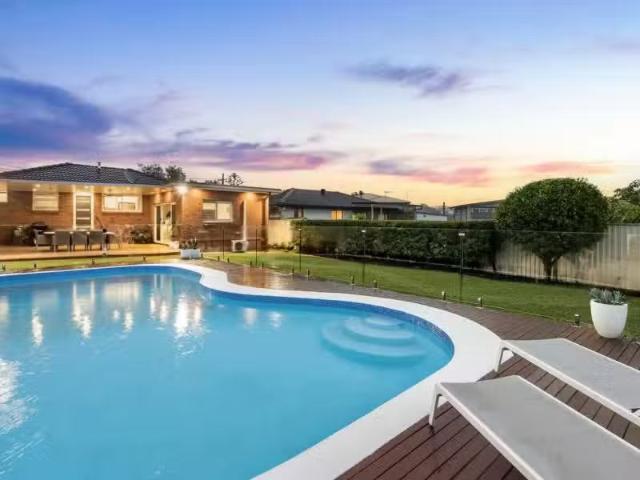3 Lola Place, Miranda House for rent Listed by Stuart Taylor.