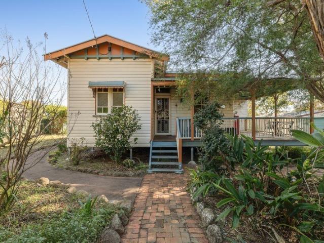 3 Lots on 1533m2 Develop or Renovate