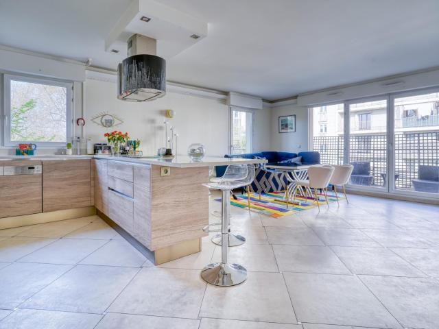 3 pièces 79m2 + Terrasse 15m2 + Cave + Double Parking en sus