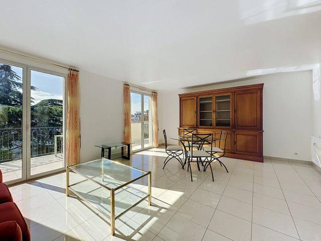 3 PIÈCES 2 CHAMBRES – TERRASSE – BOX CAVE