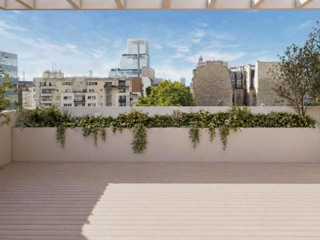3 PIECES TRAVERSANT EN ETAGE AVEC TERRASSE