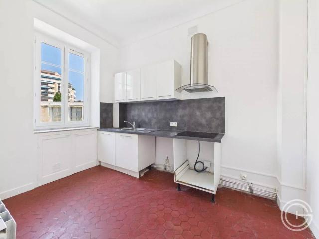 3 PIECES VIDE 4 AV MOUSQUETAIRES NICE LIBERATION