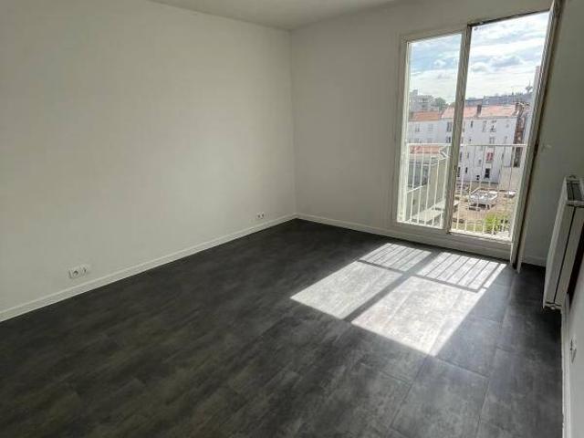 3 Pièces à louer avec balcon et parking