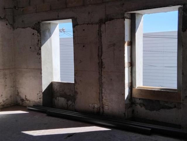 grand 3 pièces à rénover avec Patio et Terrasse SAINT SAVOURNIN 13
