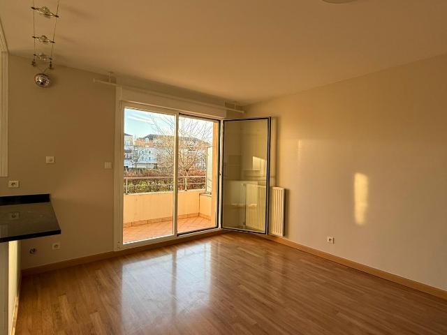 3 PIECES CARRIERES SUR SEINE