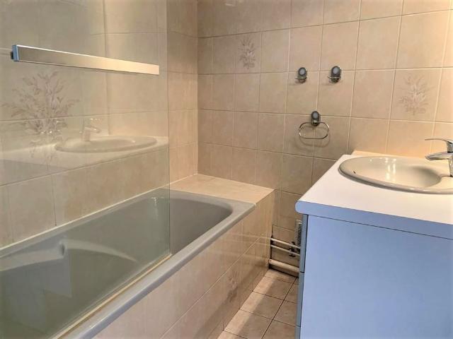 3 PIECES HOUILLES