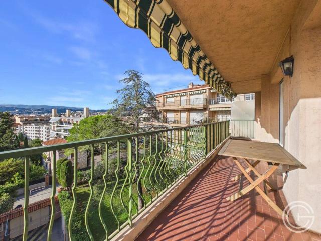 3 PIECES MEUBLE AVEC TERRASSE ET GARAGE 5 AVENUE LYMPIA PROC