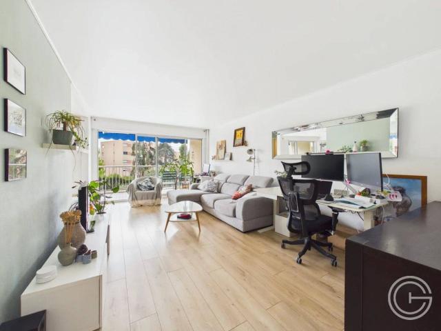 3 PIECES MEUBLE AVEC PARKING 51 CORNICHE FLEURIE NICE OUEST