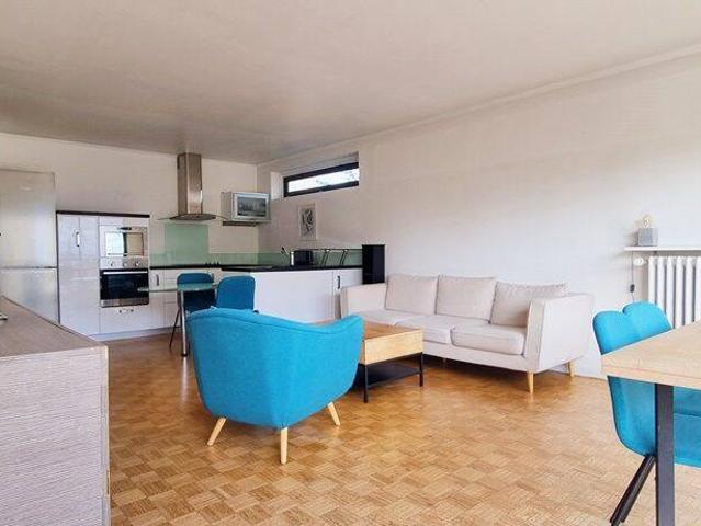 3 pièces meublé de 69m² vue Tour Eiffel / à deux pas de la gare