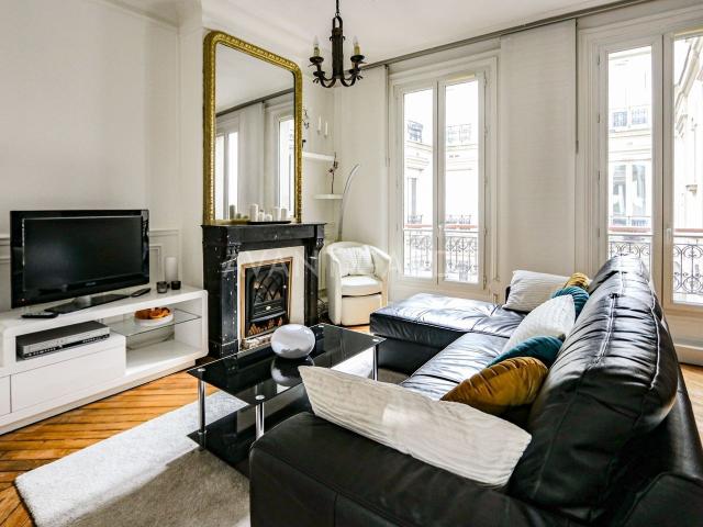 3 pièces meublé Rue des Blancs Manteaux 75004 Paris
