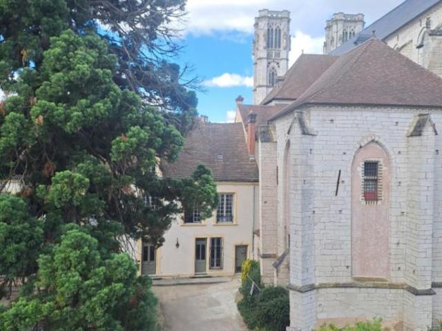 3 PIÈCES QUARTIER CATHÉDRALE