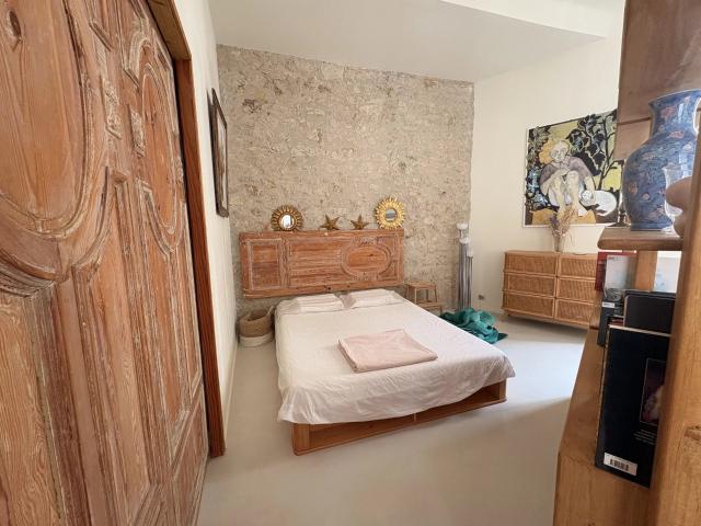 3 Pièces Rénové Par Designer Dans Une Résidence Historique D. 81m² Nice