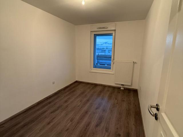 3 Pièces récent avec terrasse et parking