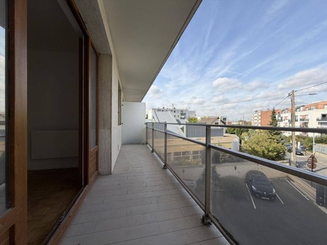3 PIÈCES REFAIT À NEUF AVEC BALCON, CAVE ET GARAGE