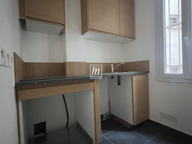 3 PIECES RUE LA BOETIE 75008 PARIS