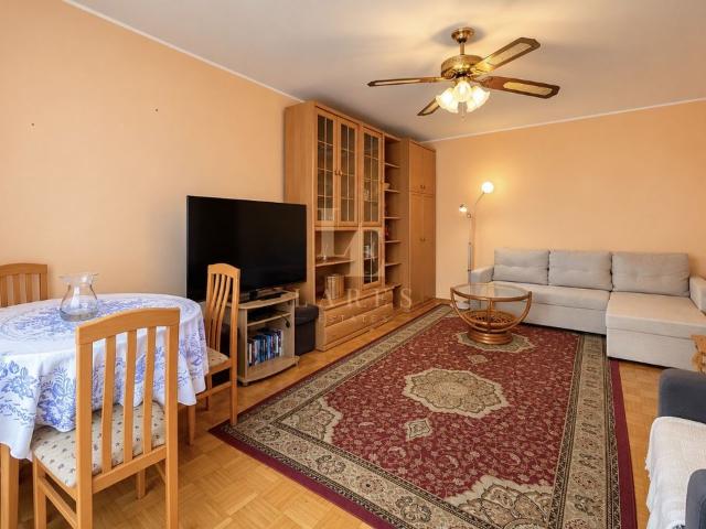 3 pokoje | 75 m² | 10. piętro | winda | Praga