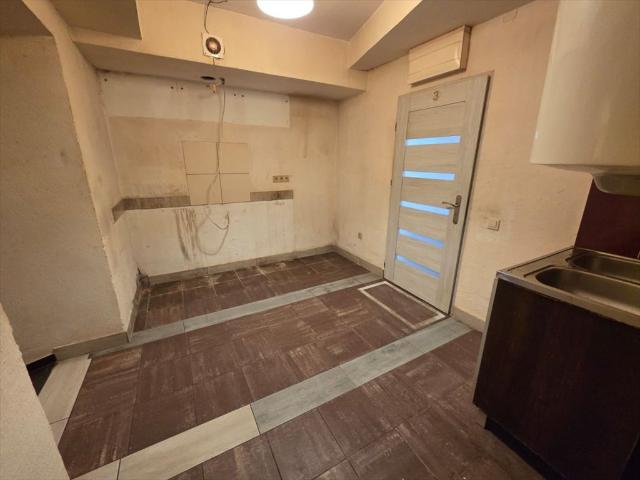 3 pokoje, 85 m², potencjał do remontu