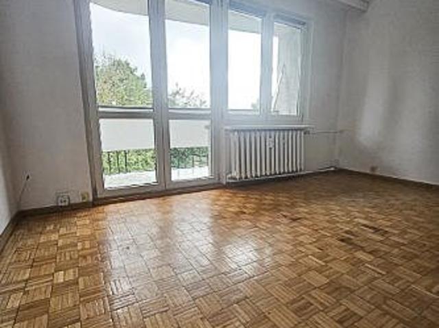 Na sprzedaż przestronne 3 pokojowe mieszkanie 65 m² z balkonem i piwnicą