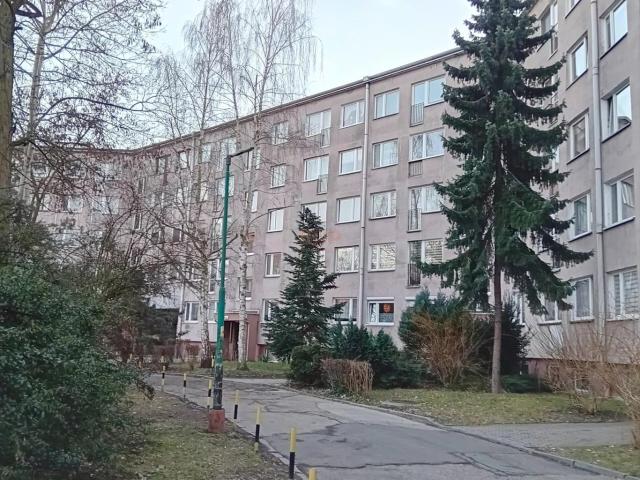 3 pokojowe mieszkanie do remontu z dużym balkonem polecam!