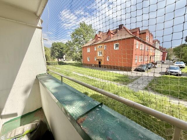 Do sprzedania przestronne 3 pokojowe mieszkanie z balkonem i prywatnym terenem