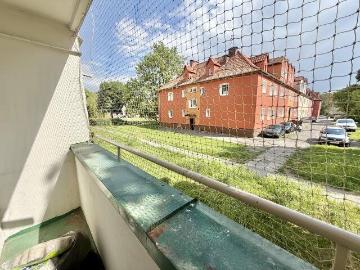 3 pokojowe mieszkanie z balkonem i prywatnym terenem